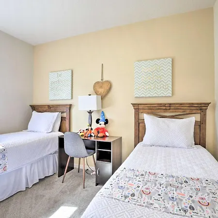 Lucaya Village Townhome With Pool, 6 Mi To Disney!
